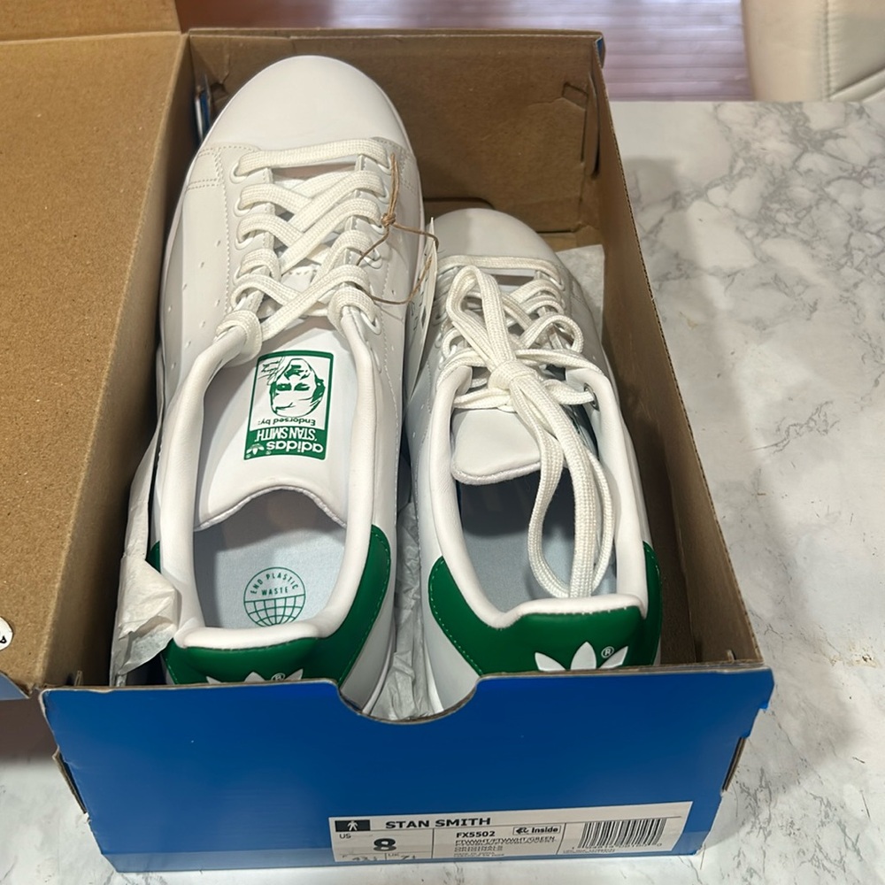Adidas Stan Smith shoes! White w/ green accents! NEVER WORN - men’s 8, women’s 9